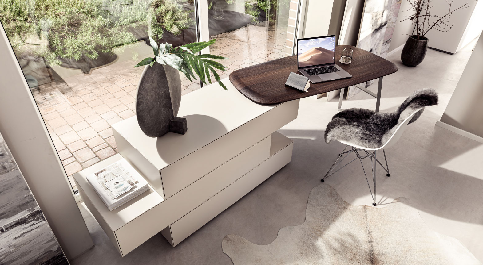 Ein Designer-Schreibtisch steht im Geschäft von Schründer-Schlafräume.
